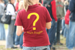 T-Shirt mit Fragezeichen